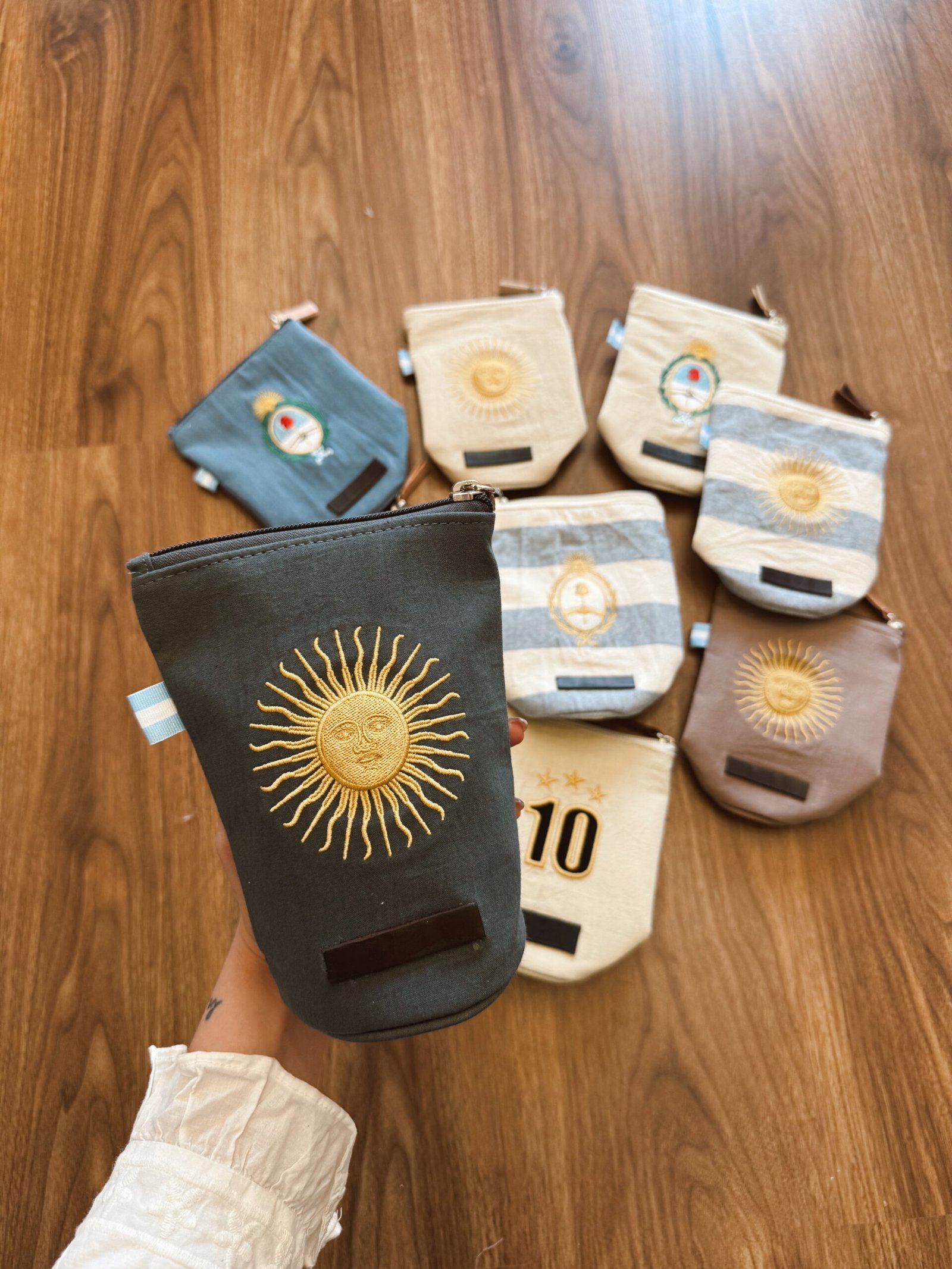 YERBERA BORDADA SOL DE MAYO