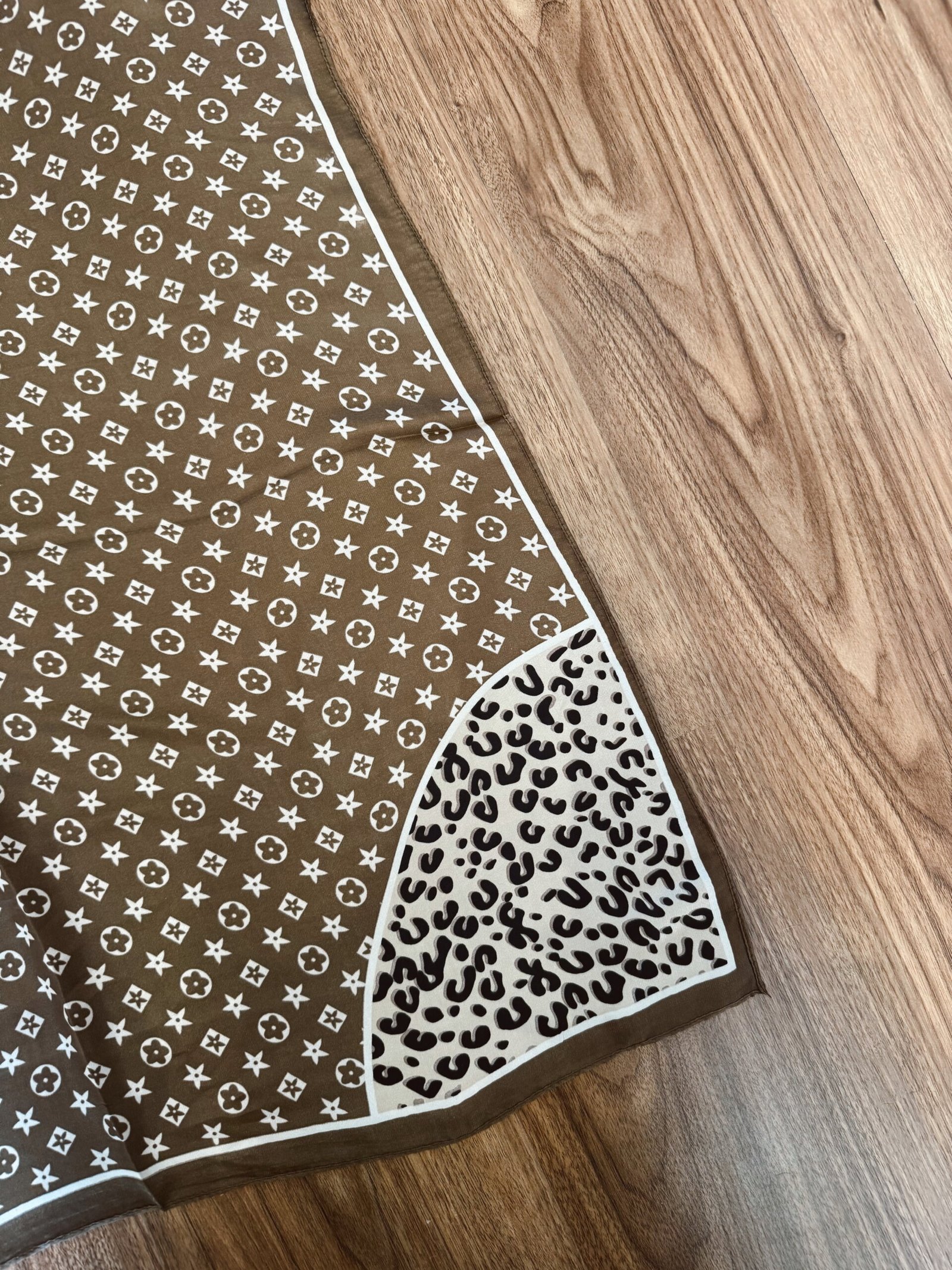 PAÑUELO DE SEDA - Image 2