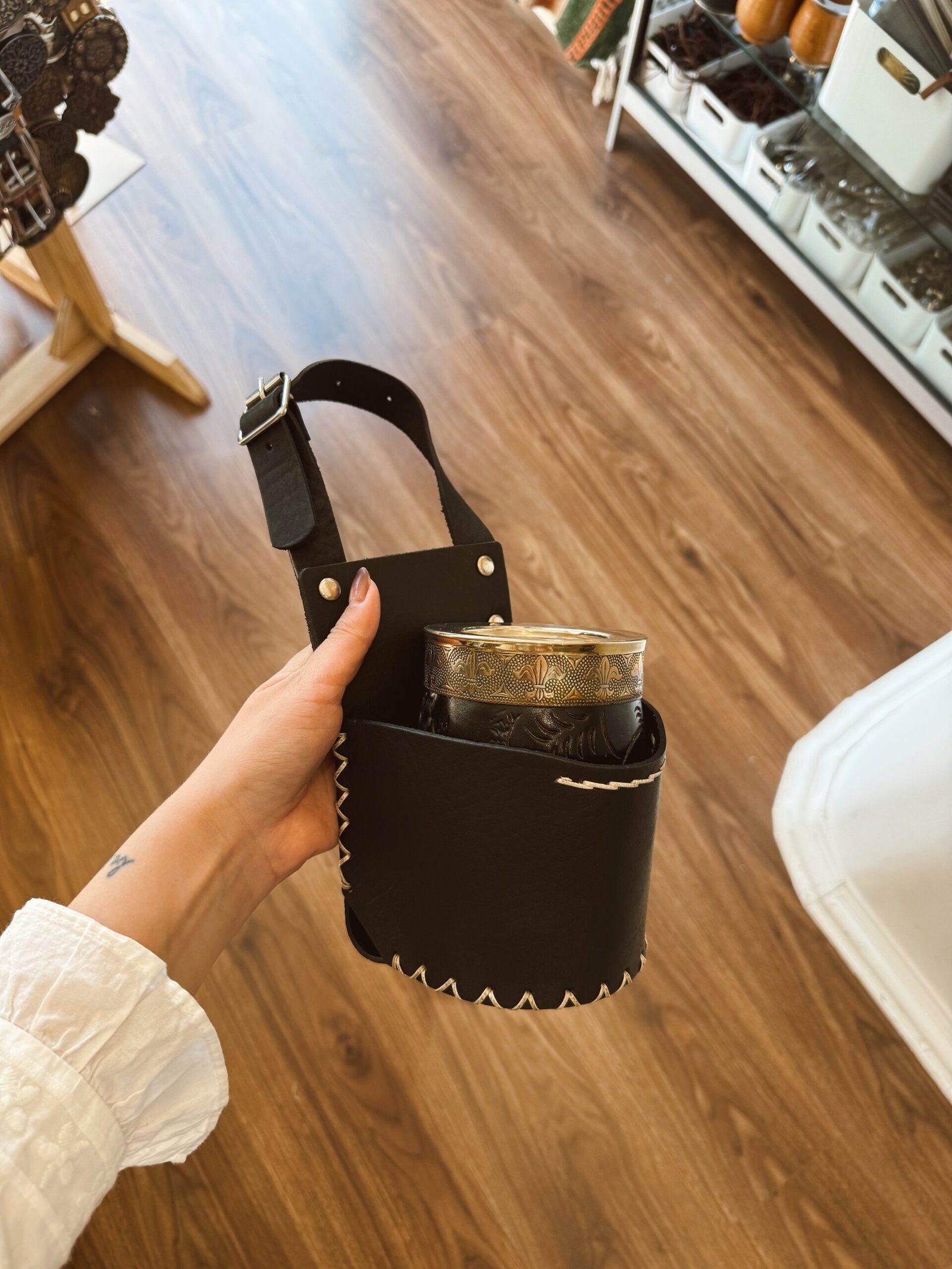 PORTA MATE CUERO PARA AUTO - Image 2