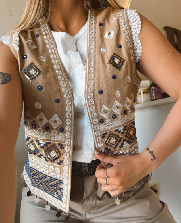 CHALECO BORDADO NINA CAMEL