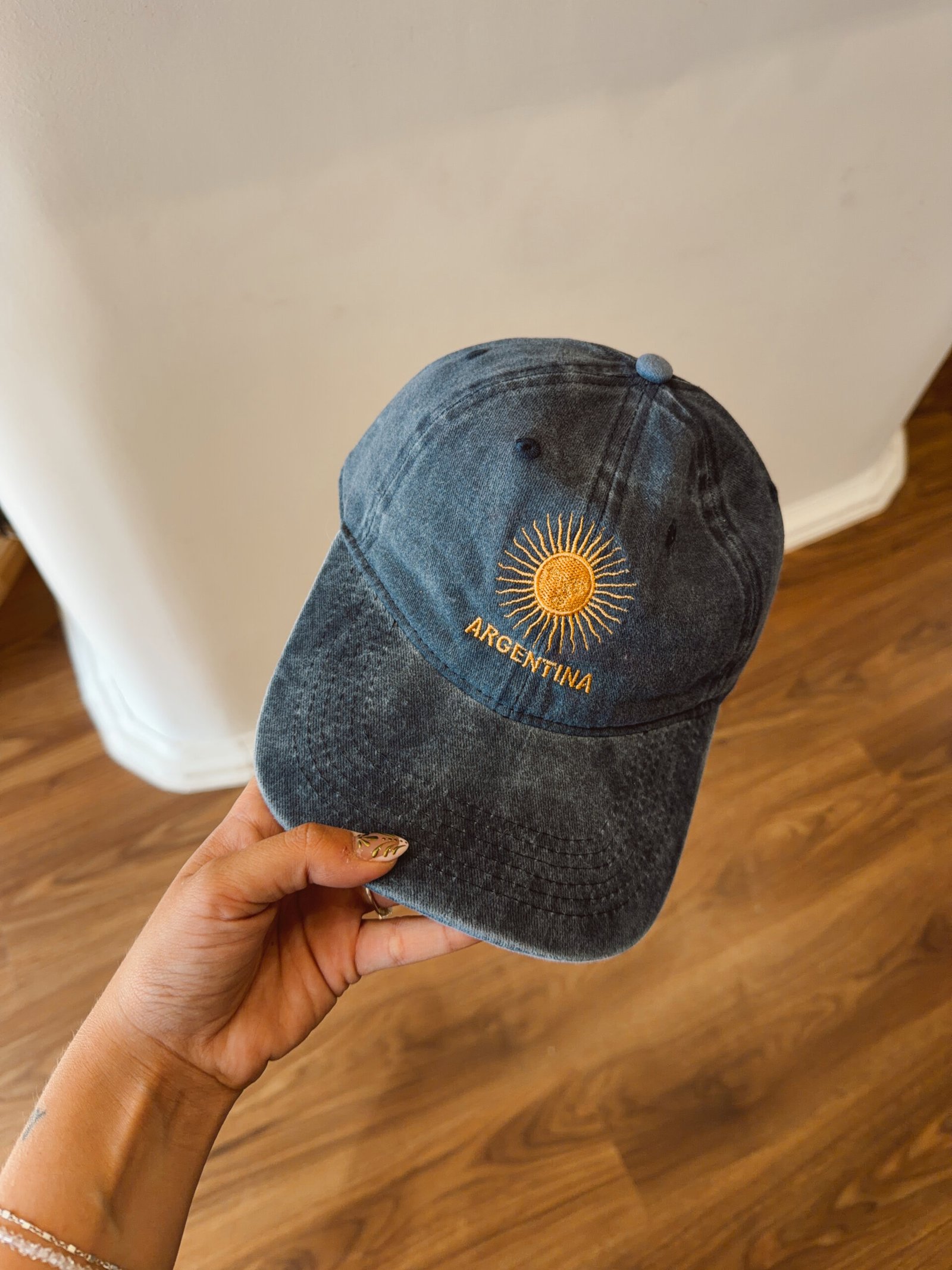 GORRA BORDADA ARG Y SOL AZUL OSCURO