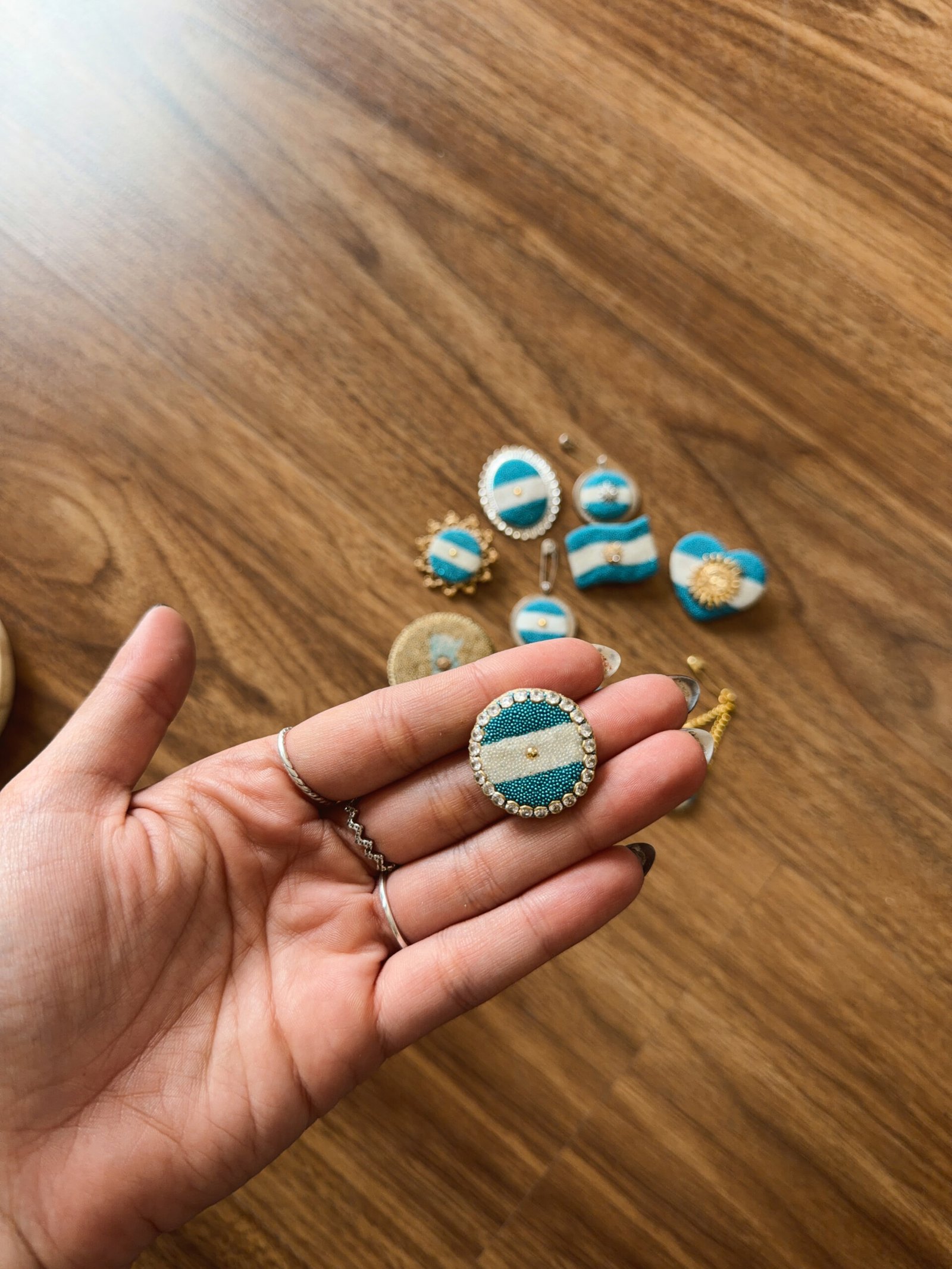 ESCARAPELA REDONDA STRASS