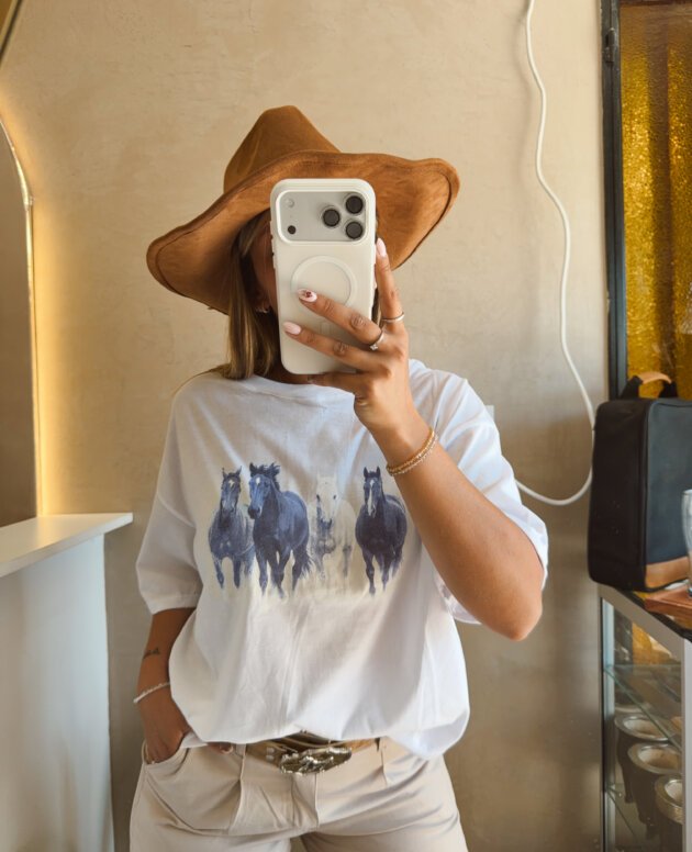 REMERA CABALLOS BLANCA