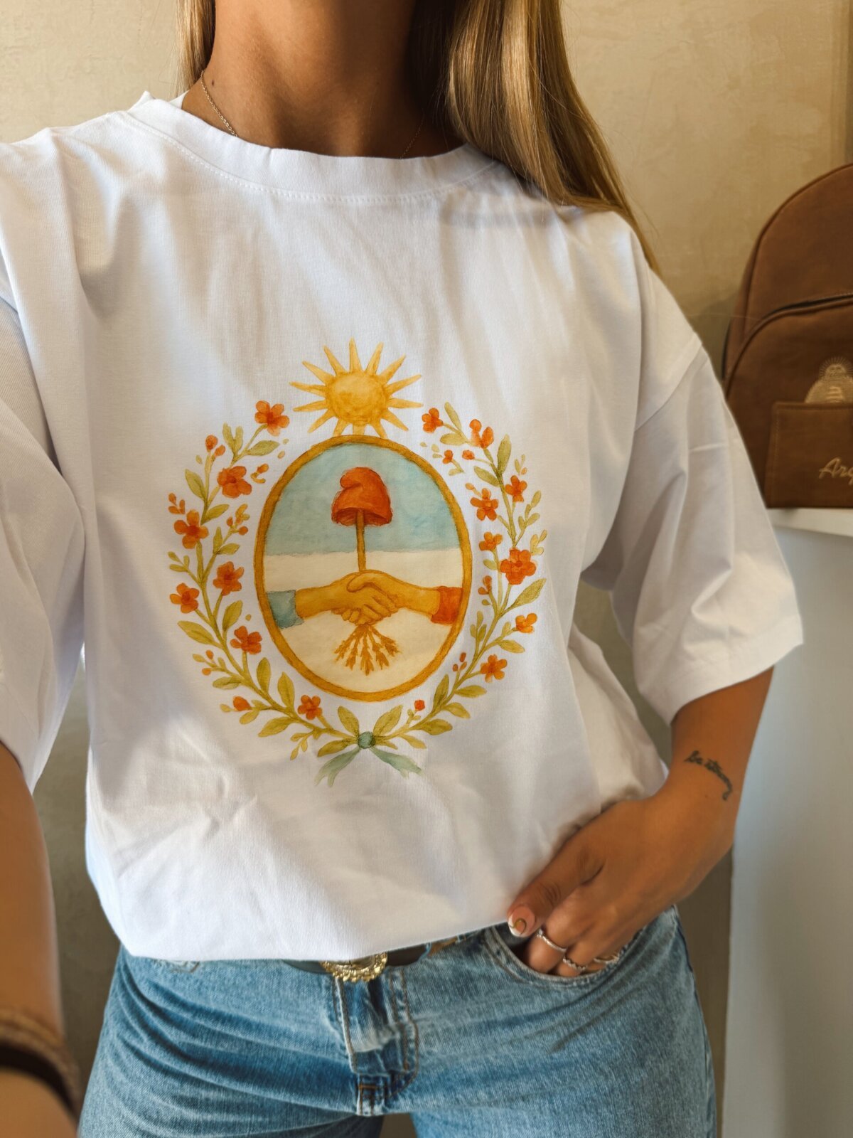 REMERA ESCUDO NACIONAL BLANCA