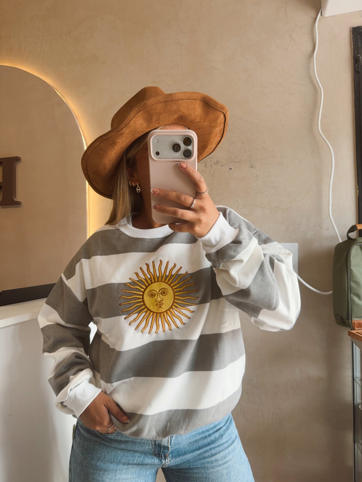 BUZO ALGODÓN RÚSTICO SOL BORDADO GRIS - Image 2