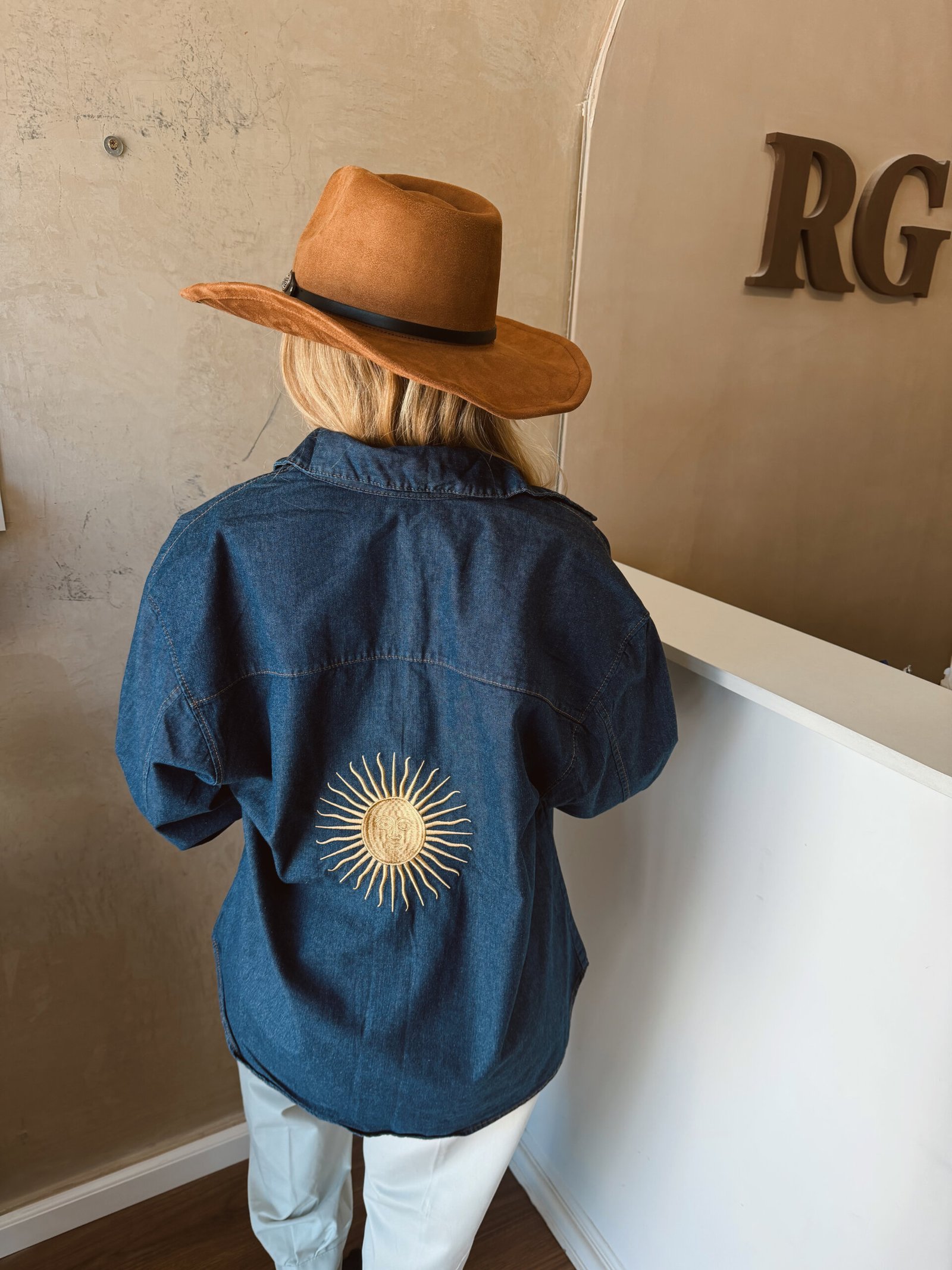 CAMISA DE JEANS LARGA BORDADA AZUL