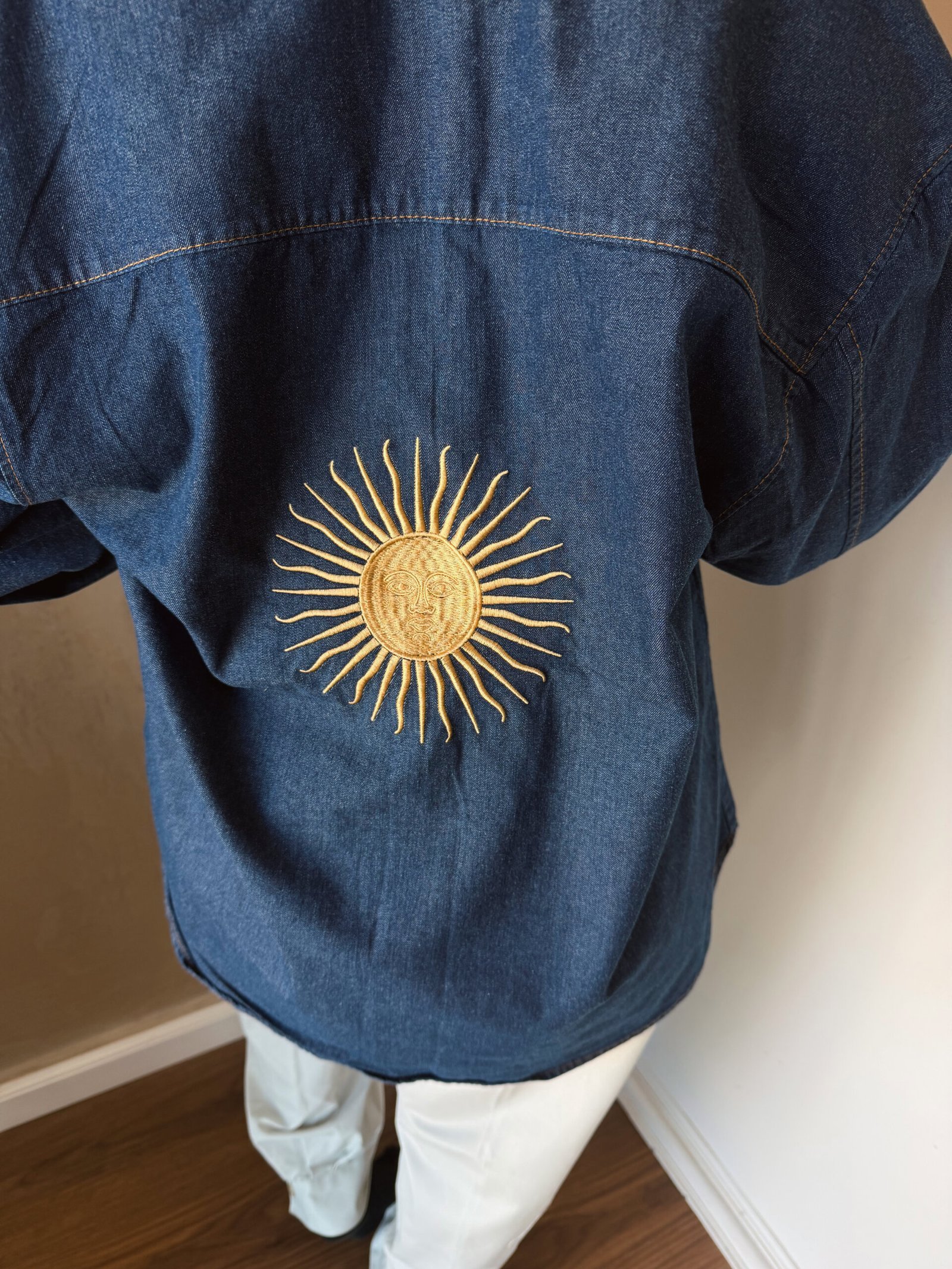 CAMISA DE JEANS LARGA BORDADA AZUL - Image 3