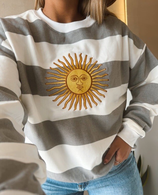 BUZO ALGODÓN RÚSTICO SOL BORDADO GRIS