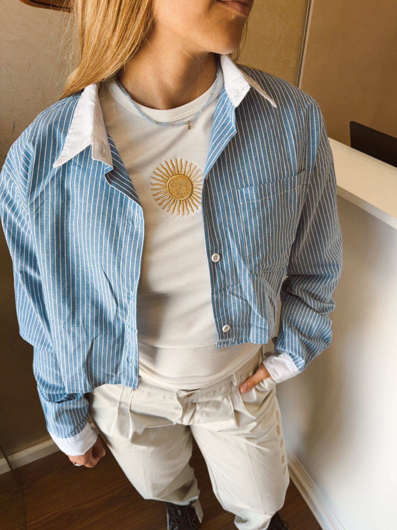 CAMISA RAYADA CORTA CUELLO BLANCO BORDADA - Image 3