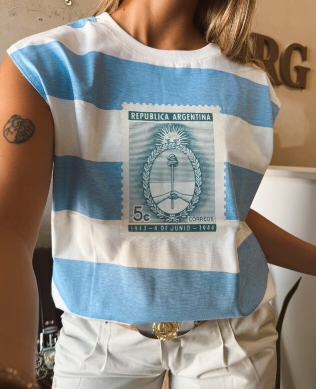 MUSCULOSA RAYADA ESCUDO