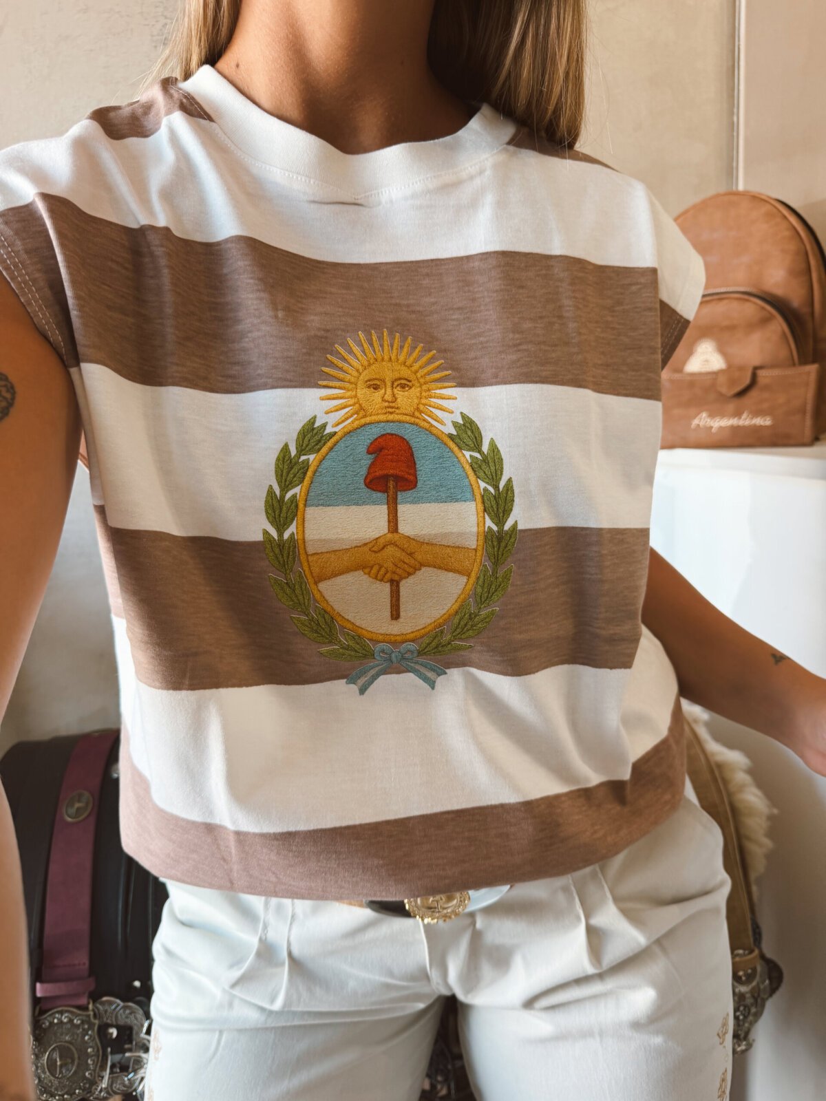 MUSCULOSA RAYADA ESCUDO
