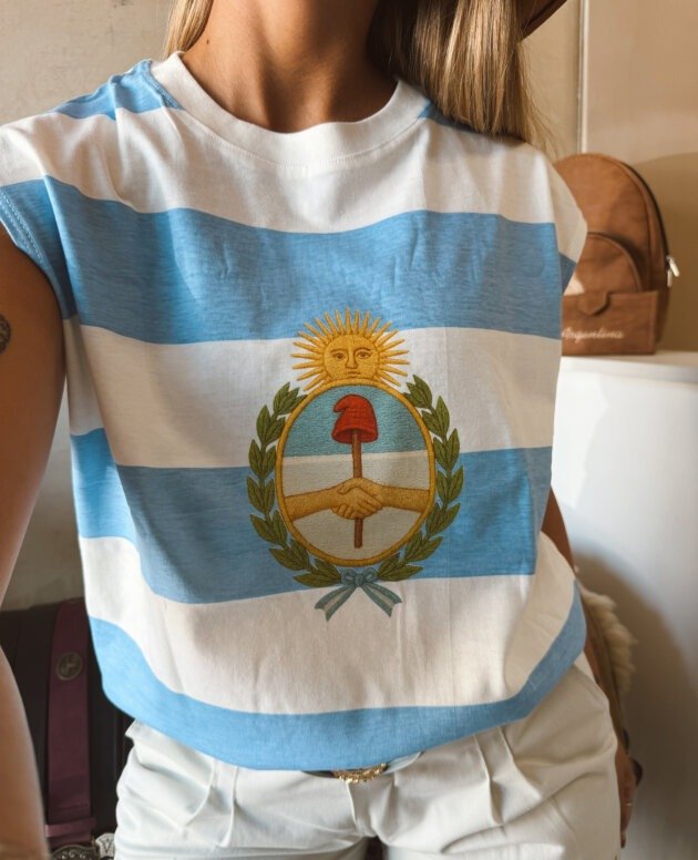 MUSCULOSA RAYADA ESCUDO
