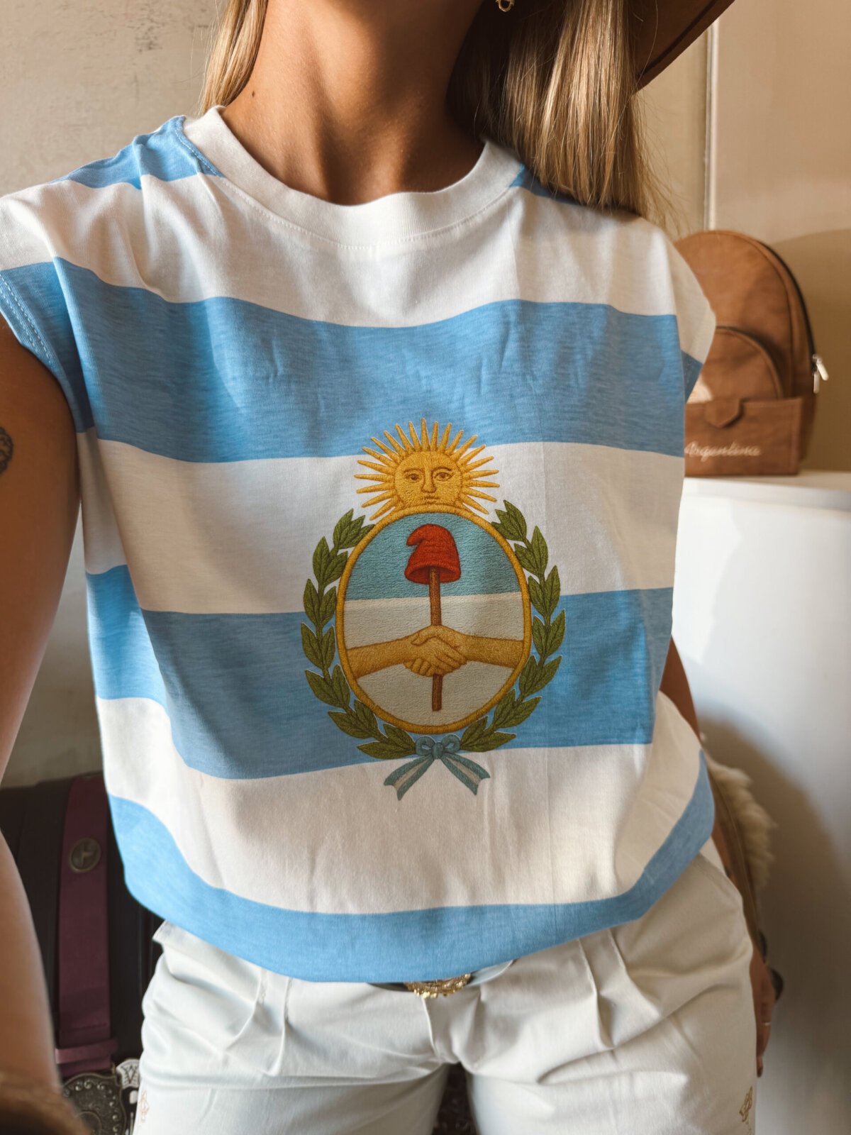 MUSCULOSA RAYADA ESCUDO