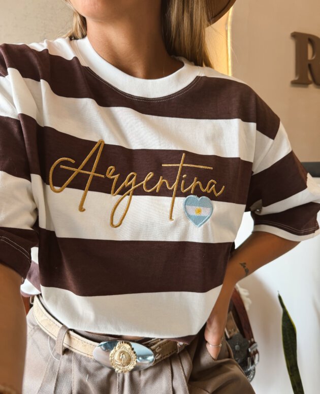 REMERA ARGENTINA CORAZÓN MARRÓN