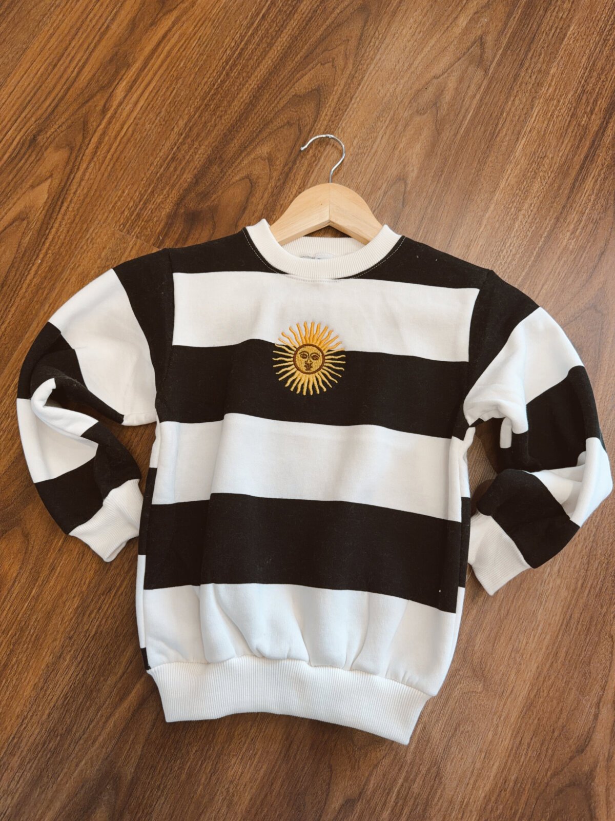 BUZO SOL DE MAYO NIÑO NEGRO