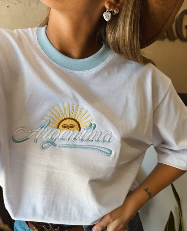 REMERA ARG SOL BORDADO