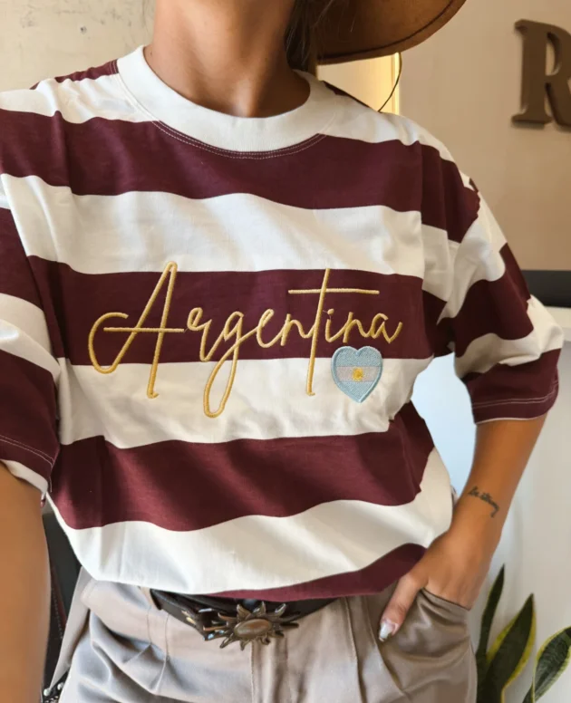 REMERA ARGENTINA CORAZÓN BORDO